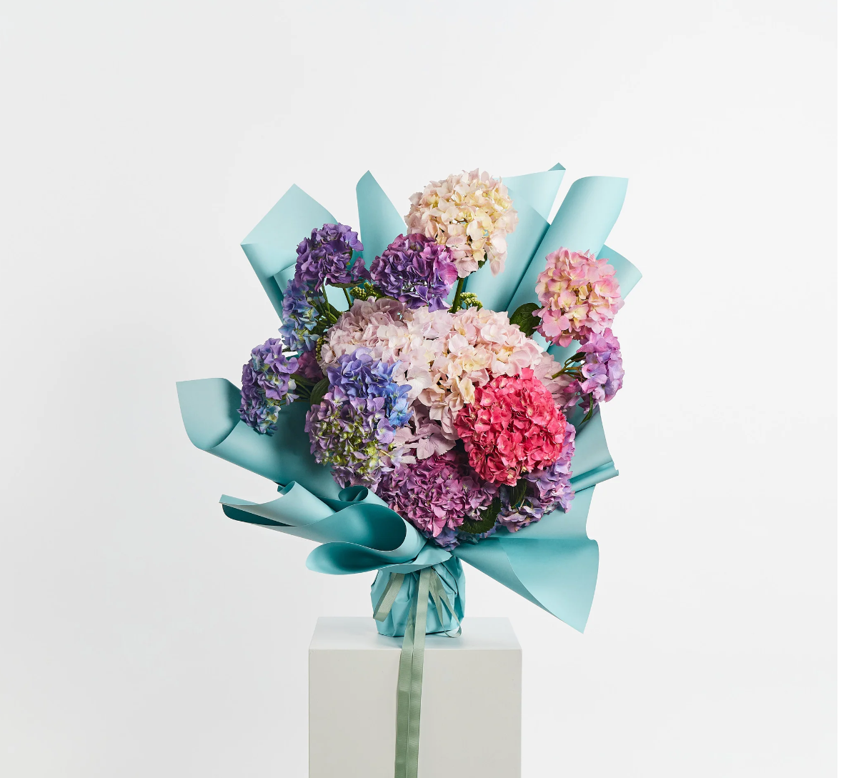 Seasonal Flowers You’ll Find in a Curated Flower Shop